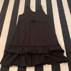 🖤💕Cute girls black sundress with riffle at hem. EUC💕🖤
